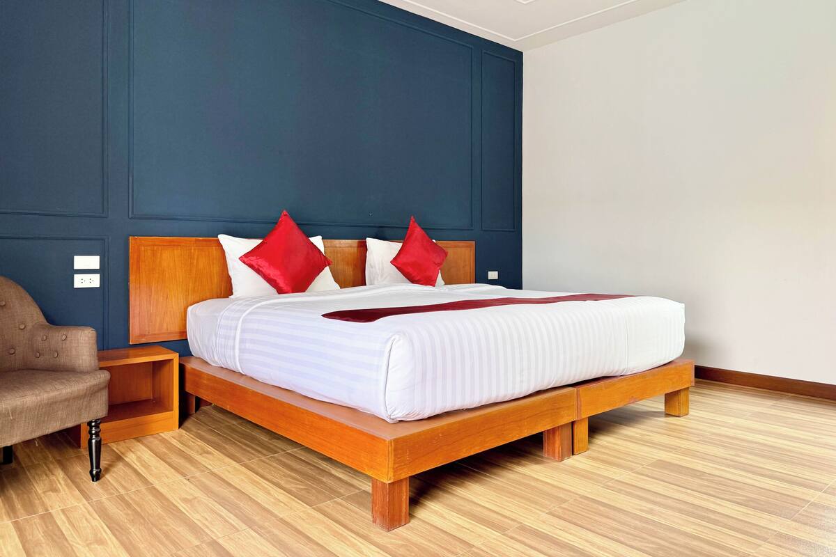 DeLuxe Double Room with Pool Access | In-room safe, soundproofing, rollaway beds (surcharge), WiFi (free)