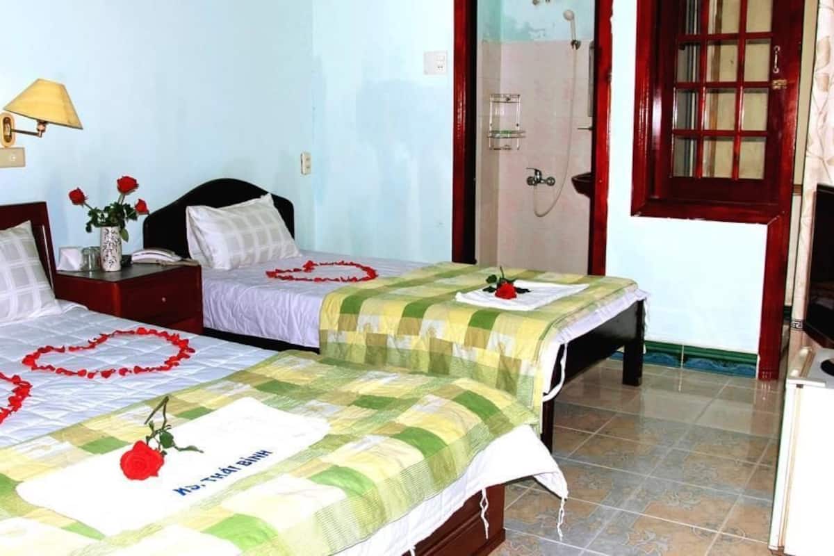 Deluxe Double Room | Desk, blackout drapes, WiFi (free), bed sheets