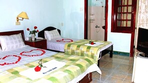 Habitación doble Deluxe | Escritorio, cortinas blackout, wifi gratis y ropa de cama 