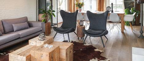 TV, fireplace, DVD player