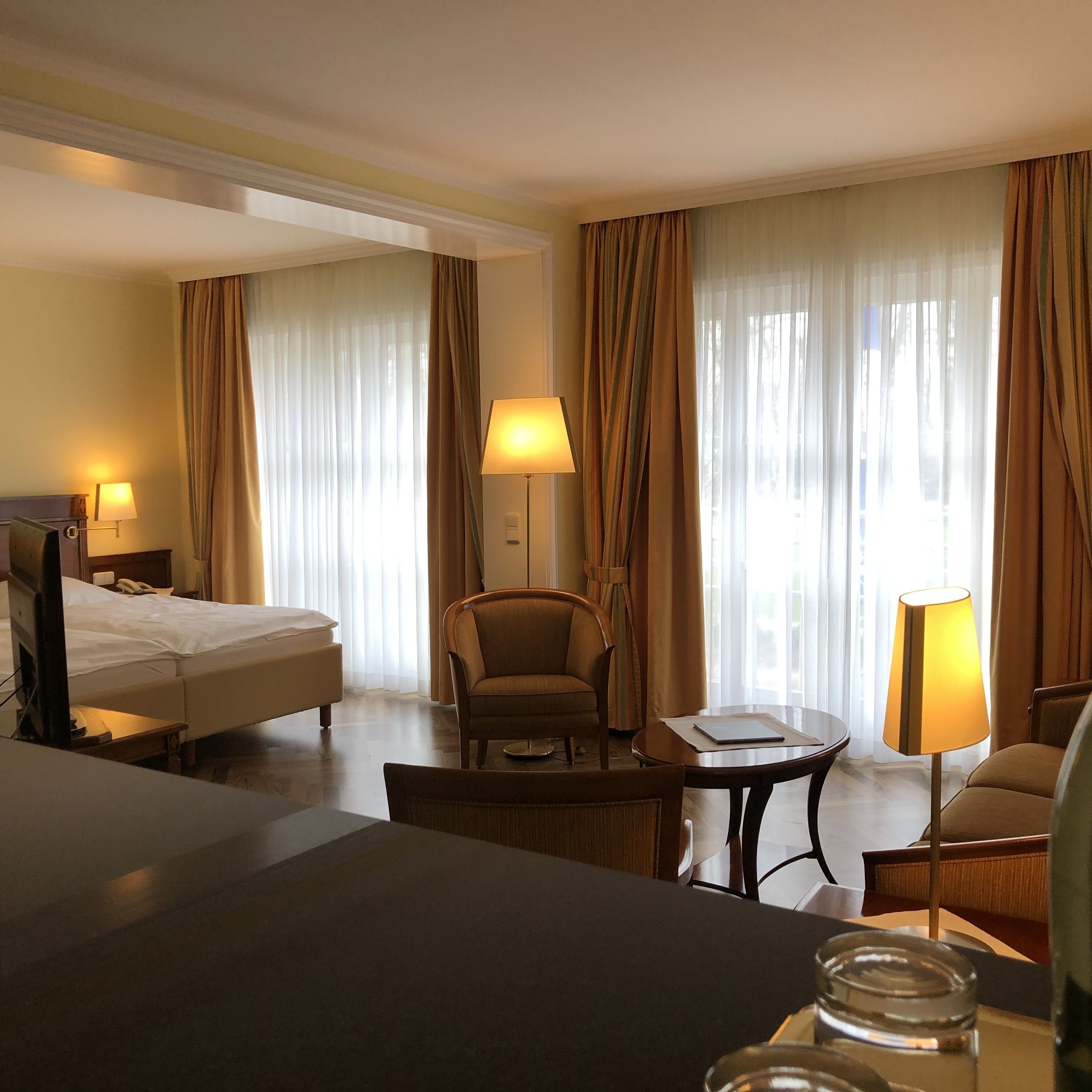 suite | living area | flat-screen tv