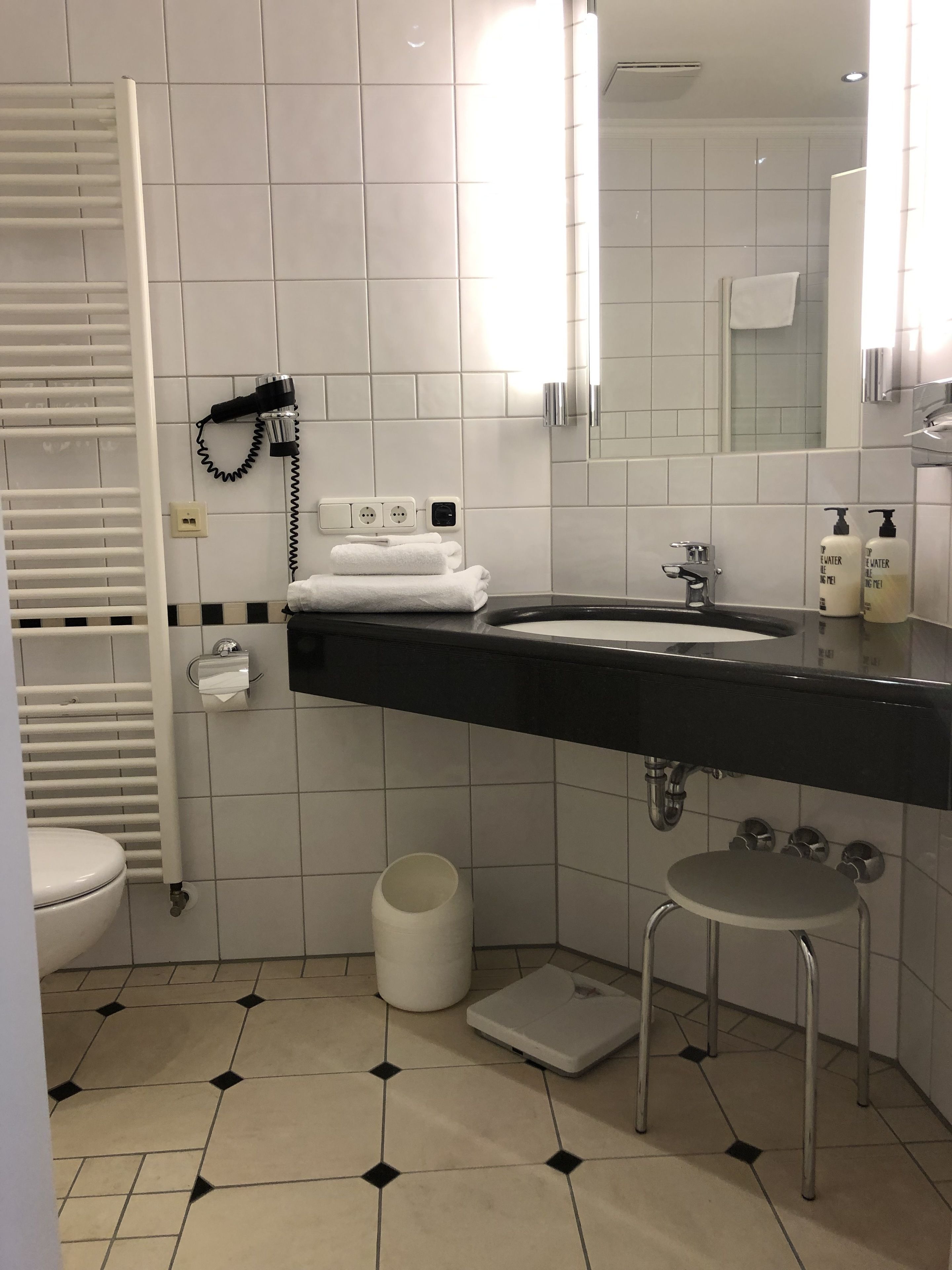 comfort room | desk, blackout curtains, soundproofing, free wifi