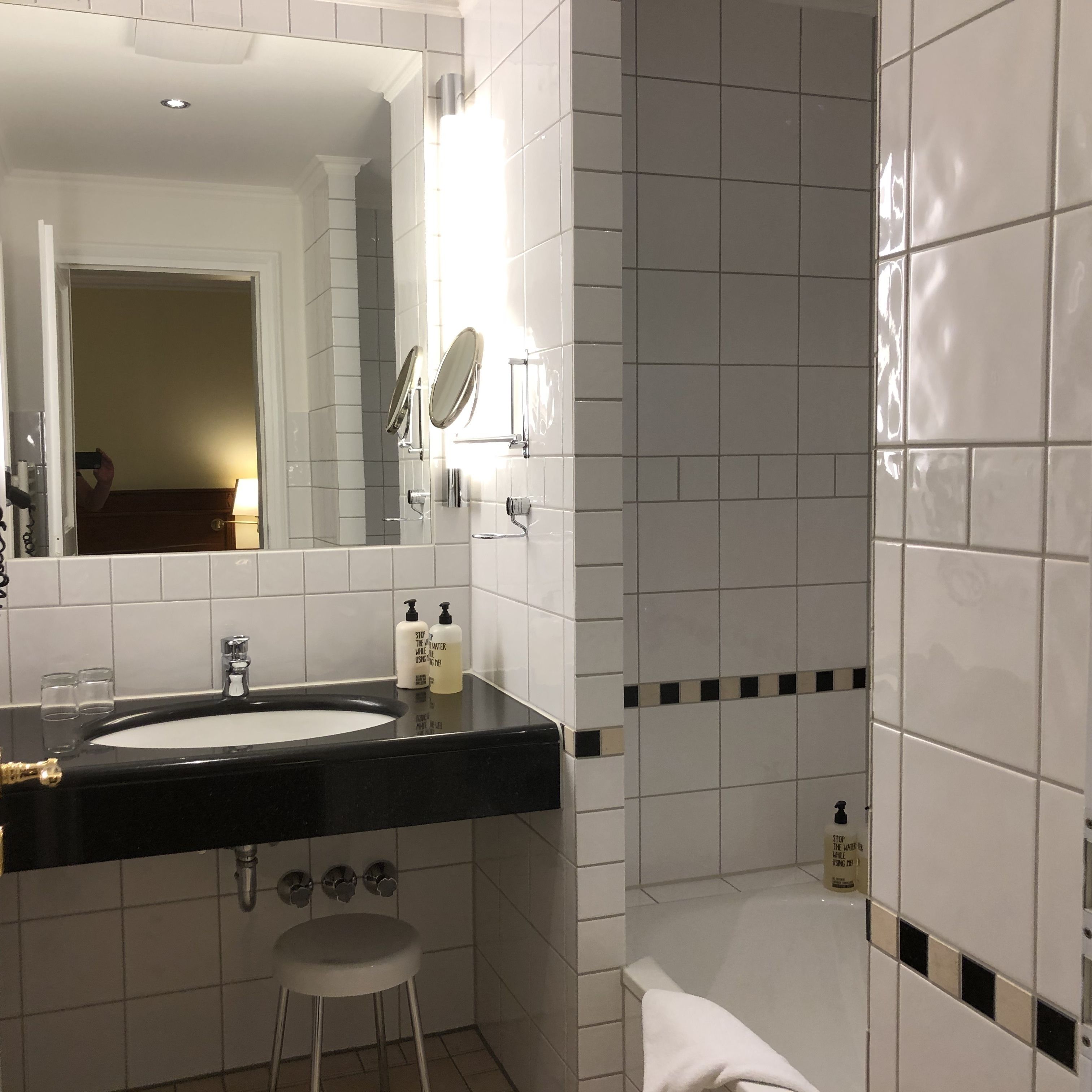suite | bathroom | shower, free toiletries, hair dryer, towels