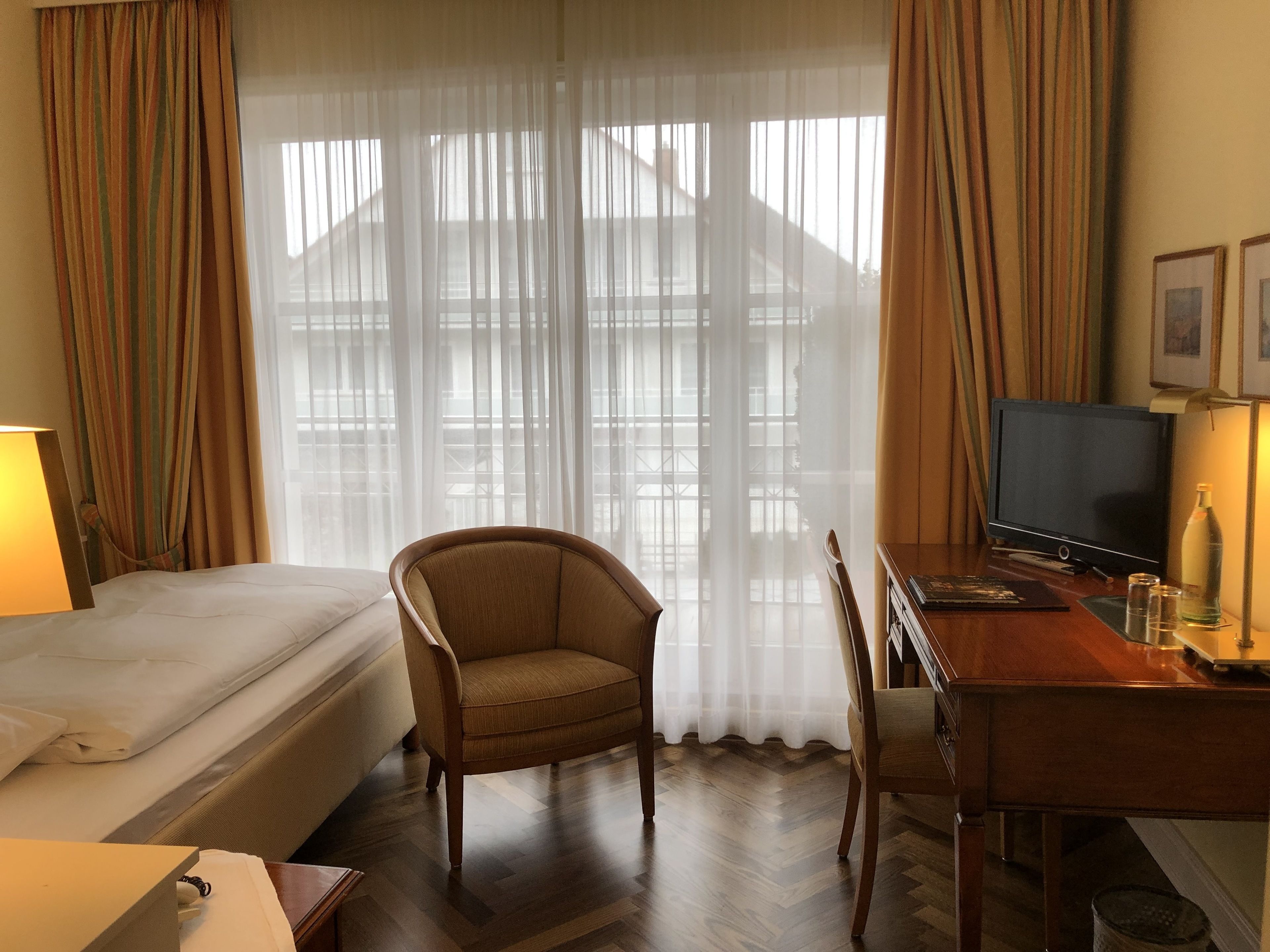 comfort room | desk, blackout curtains, soundproofing, free wifi