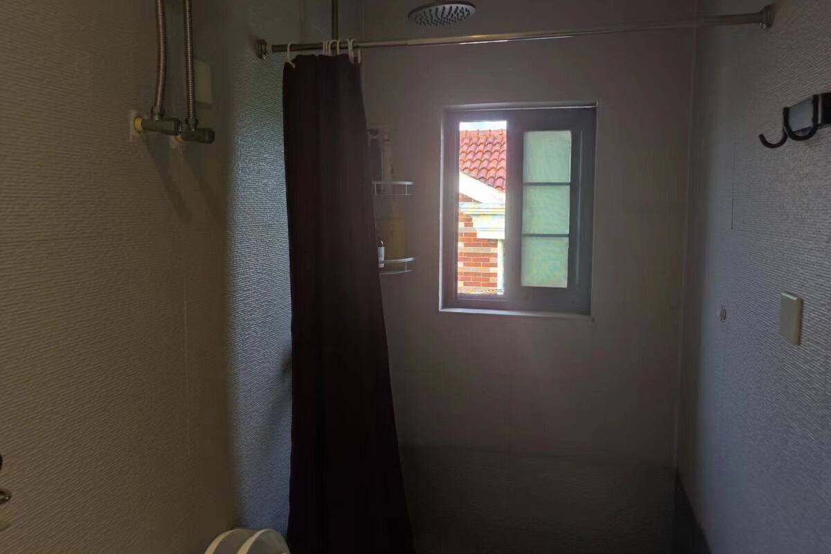 Comfort Triple Room | Bilik Mandi | Pancuran mandi, hulu semburan mandi hujan 