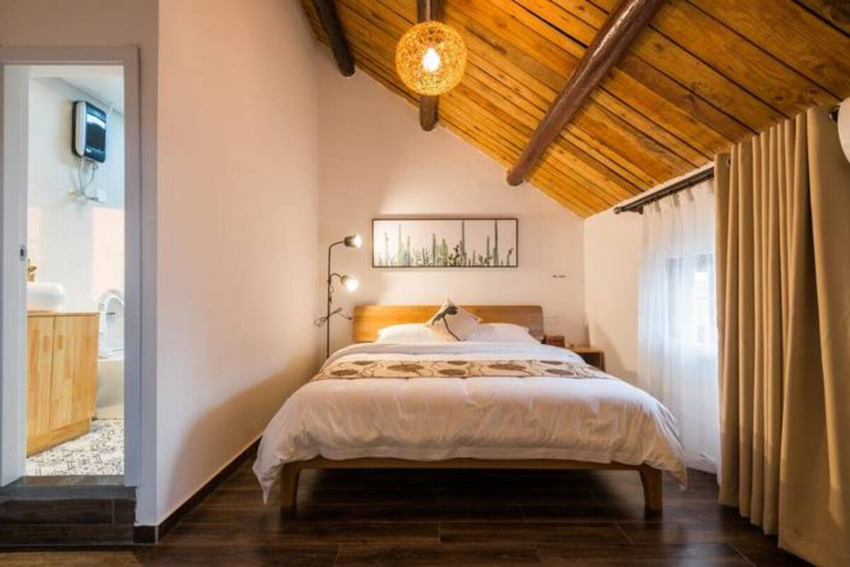 Superior Triple Room | Meja, langsir/tirai gelap terus, kalis bunyi, seterika/papan seterika 