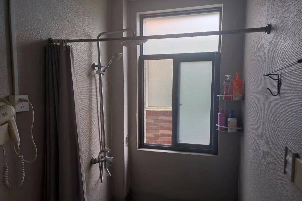 Comfort Triple Room | Bilik Mandi | Pancuran mandi, hulu semburan mandi hujan 
