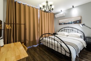 Standard Double Room | Desk, blackout curtains, soundproofing, iron/ironing board - Shanghai HUA XI SHUI XIE Guesthouse (Shanghai)