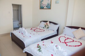 Deluxe Quadruple Room with Window