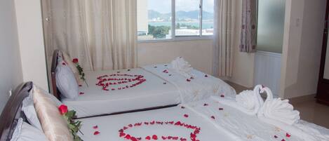 Deluxe Quadruple Room with Window | Desk, blackout drapes, free WiFi, bed sheets