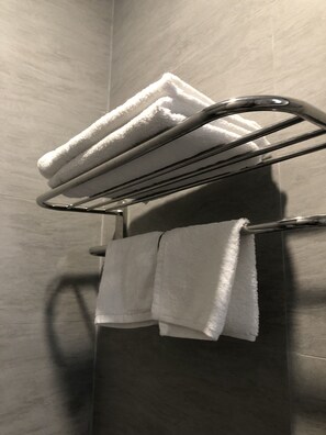Deluxe Quadruple Room, Balcony | Bathroom