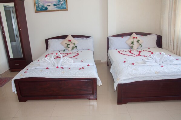 Deluxe Quadruple Room with Window