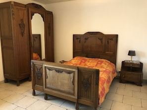 3 Schlafzimmer, Bügeleisen/Bügelbrett