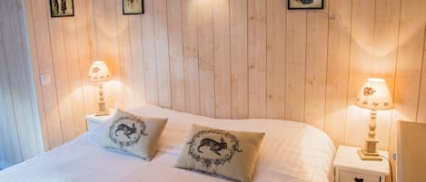 1 chambre, fer et planche Ă repasser, Wi-Fi gratuit, draps fournis