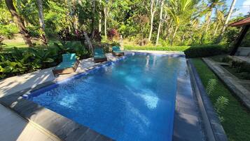 Kolam renang outdoor
