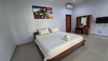 Double Room | Desk, iron/ironing board (on request), free WiFi, bed sheets