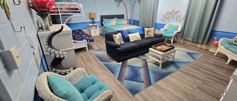 14 habitaciones, escritorio y tabla de planchar con plancha
