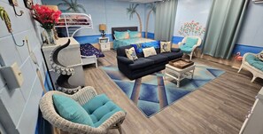 14 bedrooms, desk, iron/ironing board, free WiFi - Medley Manor Resort Sleeps over 65 , it has 7 Large bathrooms & NEW game room! (East Peoria)