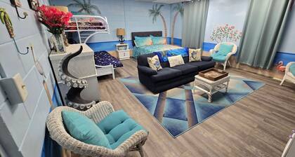 Medley Manor Resort Sleeps over 65 , it has 7 Large bathrooms & game room!