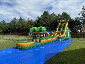 Children’s area - Medley Manor Resort Sleeps over 65 , it has 7 Large bathrooms & NEW game room! (East Peoria)