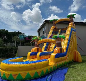 Children’s area - Medley Manor Resort Sleeps over 65 , it has 7 Large bathrooms & NEW game room! (East Peoria)