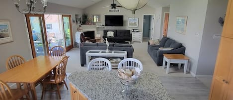 Smart TV, fireplace, table tennis