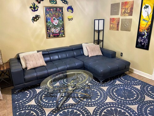 SUPER SUMMER SAVINGS!!  Cool and Eclectic , Perfect Downtown Spot minutes to LSU