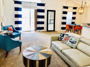 Smart-TV, videospill, bordtennis og stereoanlegg