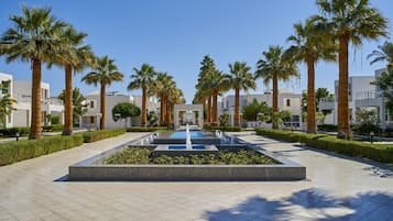 Innenpool, Außenpool