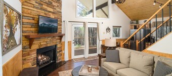 Sleep6,Hottub,Firepit & Wood,Private, Views, 30mins from App Ski Reduced Rates!