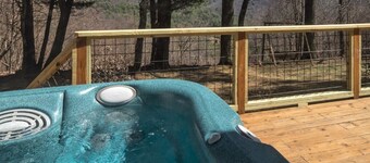 Sleep6,Hottub,Firepit & Wood,Private, Views, 30mins from App Ski Reduced Rates!