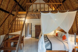 Family Room | Minibar, desk, laptop workspace, free WiFi