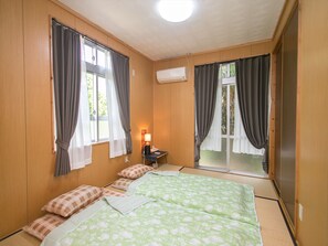 3 habitaciones, tabla de planchar con plancha y cunas gratuitas 