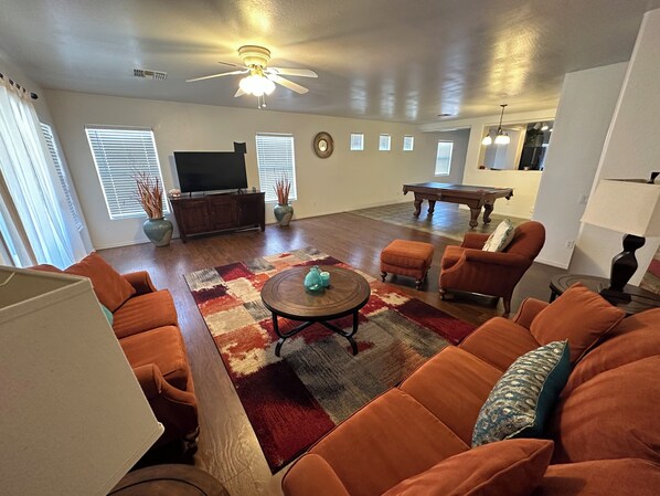 Smart TV, table tennis