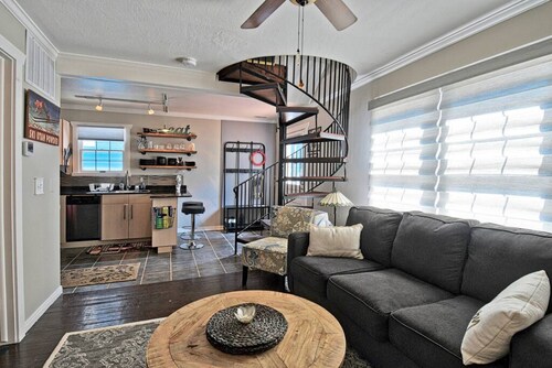 Blue Casita Victorian Townhome Close to Old Town