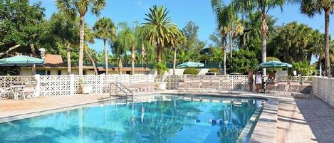 Lämmitetty uima-allas