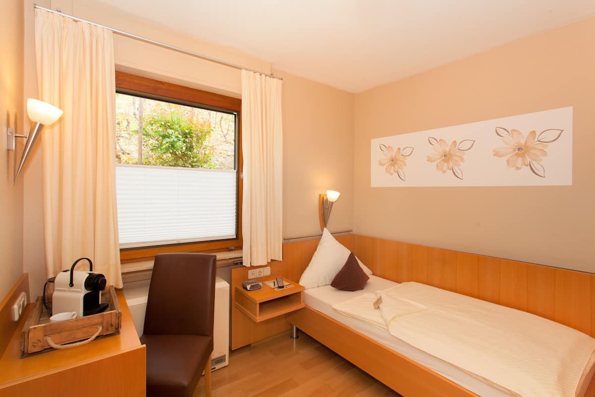 Standard Single Room, 1 Single Bed, Non Smoking | Hypo-allergenic bedding, desk, blackout curtains, free WiFi