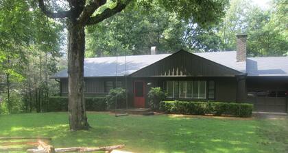 ¡DOS BLOQUES DE ST PRINCIPAL! 5 BDRM / 3 BA, WiFi. HD