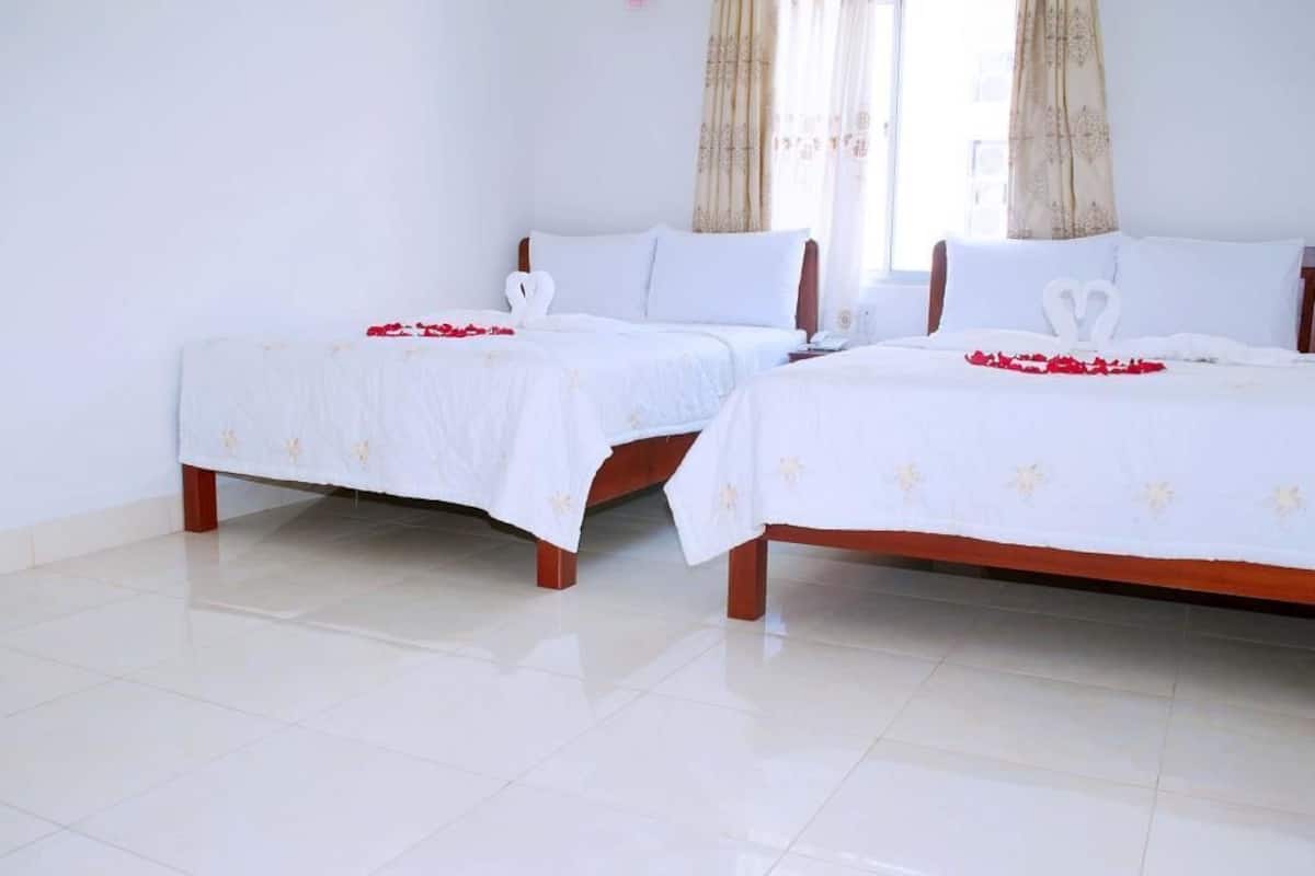 Quarto casal (Window) | Escrivaninha, cortinas blackout, Wi-Fi de cortesia, roupa de cama
