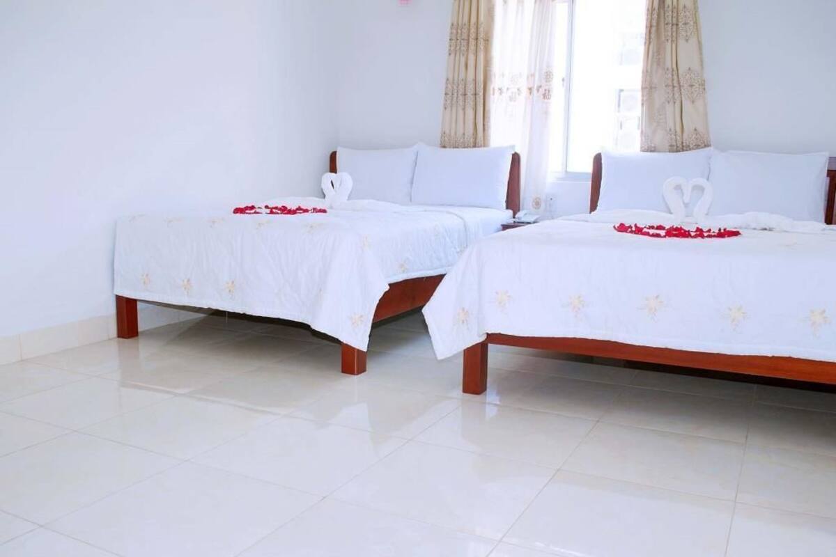 Double Room, Window | Desk, blackout drapes, free WiFi, bed sheets