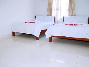 Double Room, Window | Desk, blackout drapes, free WiFi, bed sheets - Phuong Hoa Hotel (Nha Trang)