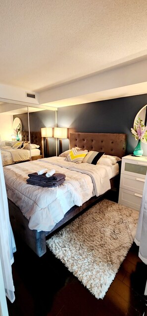 2 bedrooms, blackout curtains, iron/ironing board, free WiFi