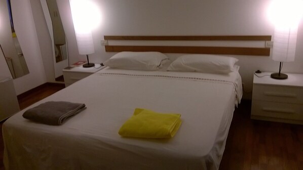 Minibar, escritorio y wifi gratis