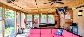 Private resort home with heated saltwater pool & spa!