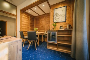 Familien-Suite, 2 Schlafzimmer | Wohnbereich