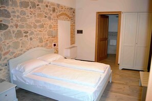 Premium bedding, in-room safe, desk, blackout curtains - B&B Tito Livio (Teolo)