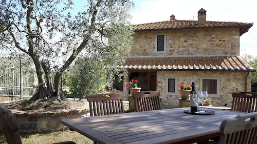 Ihr Panoramahaus in der Toskana zwischen Weinbergen und Olivenhainen.