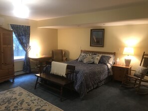 5 bedrooms, iron/ironing board, WiFi, bed sheets