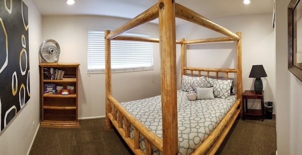 3 bedrooms, desk, iron/ironing board, travel crib
