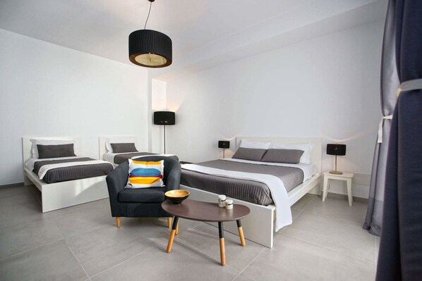 Quadruple Room, Balcony | Egyptian cotton sheets, premium bedding, desk, blackout curtains